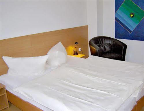 City Hotel BRE Exterior foto
